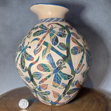Load image into Gallery viewer, Mata Ortiz Pottery - Yuli Mora - Dragonflies & Vines