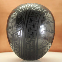 Load image into Gallery viewer, Mata Ortiz Pottery - Señor Eli Ortiz - 3 Black Veiled Fishes