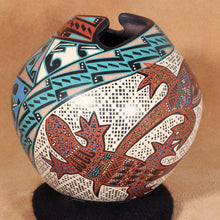 Load image into Gallery viewer, Memo and Aracely Valero - Beaded Lizard - Mata Ortiz Pottery