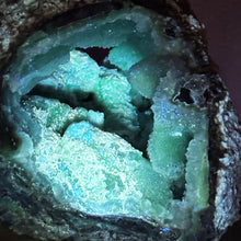 Load image into Gallery viewer, Rich Blue Dugway Geode - See Through Chamber