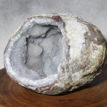 Load image into Gallery viewer, Blue Deep Chamber Dugway Geode - Green Fluorescense