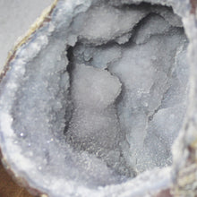 Load image into Gallery viewer, Blue Deep Chamber Dugway Geode - Green Fluorescense