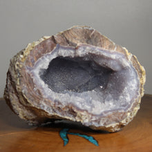Load image into Gallery viewer, Blue Deep Chambered Dugway Geode - Fluorescent