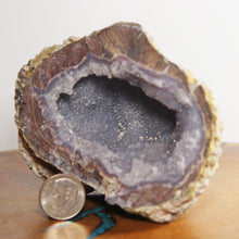 Load image into Gallery viewer, Blue Deep Chambered Dugway Geode - Fluorescent