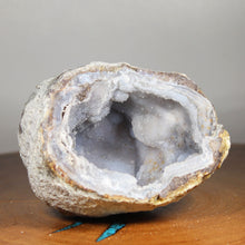 Load image into Gallery viewer, Blue Deep Chambered Dugway Geode - Green Fluorescense