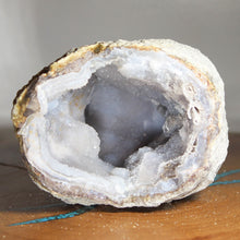 Load image into Gallery viewer, Blue Deep Chambered Dugway Geode - Green Fluorescense