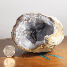 Load image into Gallery viewer, Blue Deep Chambered Dugway Geode - Green Fluorescense