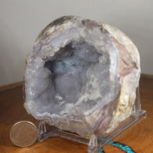 Load image into Gallery viewer, Soft Deep Blue Chamber Dugway Geode - Green Fluorescense