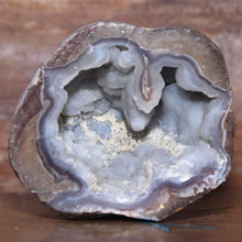 Load image into Gallery viewer, Blue Dugway Geode Half Green Fluorescence