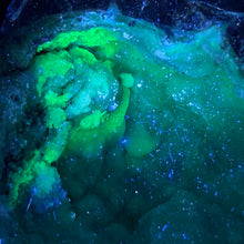 Load image into Gallery viewer, Blue Deep Long Chambered Dugway Geode - Green Fluorescense