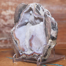 Load image into Gallery viewer, Lavender Dugway Geode Half Green Fluorescence