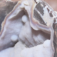 Load image into Gallery viewer, Lavender Dugway Geode Half Green Fluorescence