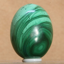 Load image into Gallery viewer, Congolese Malachite Hand Shaped Egg