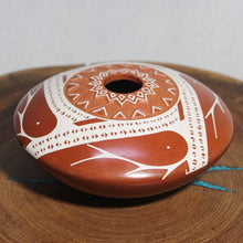 Load image into Gallery viewer, Mata Ortiz Pottery - Burnt Brown & White Lace - Low Profile