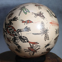 Load image into Gallery viewer, Mata Ortiz Pottery - Señor Beto Reyes - Insects & Reptiles