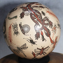 Load image into Gallery viewer, Mata Ortiz Pottery - Señor Beto Reyes - Insects & Reptiles