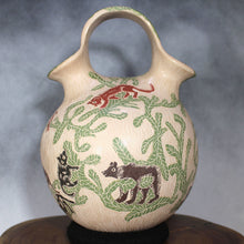 Load image into Gallery viewer, Señor Beto Reyes - Wedding Vase - Mata Ortiz Pottery