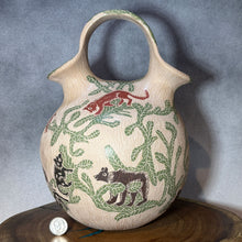 Load image into Gallery viewer, Señor Beto Reyes - Wedding Vase - Mata Ortiz Pottery