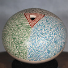 Load image into Gallery viewer, Mata Ortiz Pottery - Ms. Daisy Ramirez - Pastel Triangles