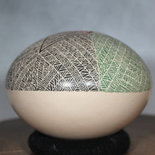 Load image into Gallery viewer, Mata Ortiz Pottery - Ms. Daisy Ramirez - Pastel Triangles