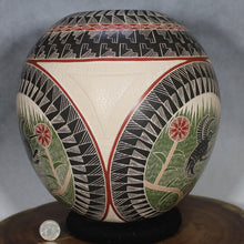 Load image into Gallery viewer, Señor Eleuterio Piña - Feeding Hummingbirds - Mexican Mata Ortiz Pottery