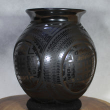 Load image into Gallery viewer, Señor Eli Ortiz - Paquime Feathers - Mata Ortiz Pottery