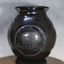 Load image into Gallery viewer, Señor Eli Ortiz - Paquime Feathers - Mata Ortiz Pottery
