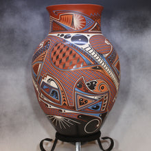 Load image into Gallery viewer, Display Mata Ortiz Pottery by award winner Fabian Ortiz