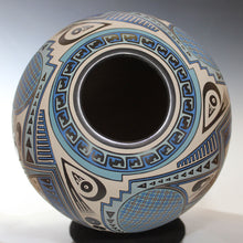Load image into Gallery viewer, Top view of mata ortiz pottery