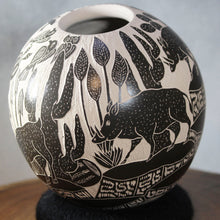 Load image into Gallery viewer, Señor Hilario Quezada Jr. - Chihuahua Wildlife Round - Mata Ortiz Pottery
