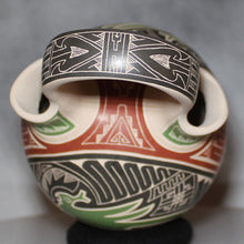 Load image into Gallery viewer, Mata Ortiz Pottery Wedding Vase Lizards Quail