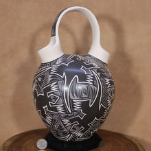 Load image into Gallery viewer, Señor Humberto Piña - Double Spout Vase - Interlocking Lizards - Mata Ortiz Pottery