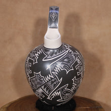 Load image into Gallery viewer, Señor Humberto Piña - Double Spout Vase - Interlocking Lizards - Mata Ortiz Pottery