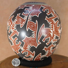 Load image into Gallery viewer, Señor Humberto Piña - Lizards All Over - Mata Ortiz Pottery