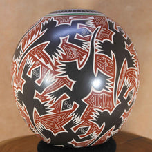 Load image into Gallery viewer, Señor Humberto Piña - Lizards All Over - Mata Ortiz Pottery