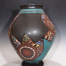 Load image into Gallery viewer, immense Mata Ortiz Pottery Geometric Designs