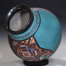 Load image into Gallery viewer, Front view of mata ortiz pottery