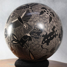 Load image into Gallery viewer, Mata Ortiz Pottery - Artists Alex Ortega and Vivi Silveira - Multitude Wildlife