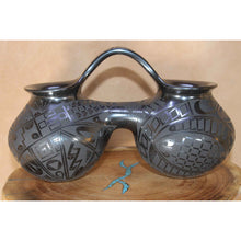Load image into Gallery viewer, Oscar Quezada Jr. -Coupled Pair - Mata Ortiz Pottery