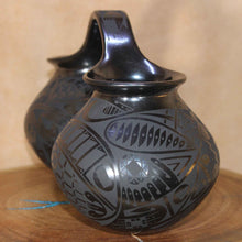 Load image into Gallery viewer, Oscar Quezada Jr. -Coupled Pair - Mata Ortiz Pottery