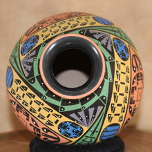 Load image into Gallery viewer, Señor Oscar Quezada - Color Fiesta - Mata Ortiz Pottery