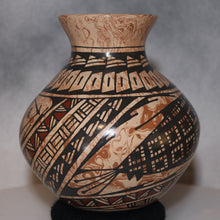 Load image into Gallery viewer, Mata Ortiz Pottery Artist Paty Ortiz
