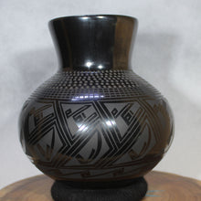 Load image into Gallery viewer, Black Mata Ortiz Pottery - Ms. Tomasa Mora - Chihuahua Folk Art