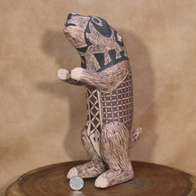 Load image into Gallery viewer, Señor Tomas Quintana - Begging Otter -  Mata Ortiz Sculpture