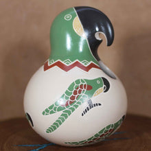 Load image into Gallery viewer, Señor Vidal Corona - Macaw y Amigos - Mata Ortiz Figure