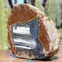 Load image into Gallery viewer, Oregon Thunderegg - Rich Contrasting White Stone Blue Crystal