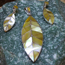 Load image into Gallery viewer, Set of Peruvian Earrings & Pendant - Nacre Sacred Cocoa Leaf - Urin Huanca