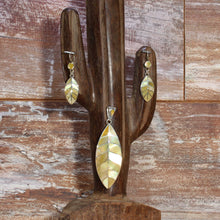 Load image into Gallery viewer, Set of Peruvian Earrings & Pendant - Nacre Sacred Cocoa Leaf - Urin Huanca