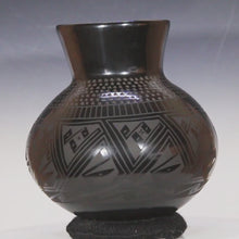Load and play video in Gallery viewer, Video of Mata Ortiz Pottery