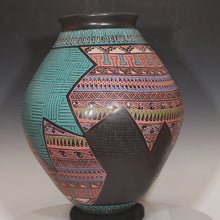 Load and play video in Gallery viewer, Video of large mata ortiz pottery